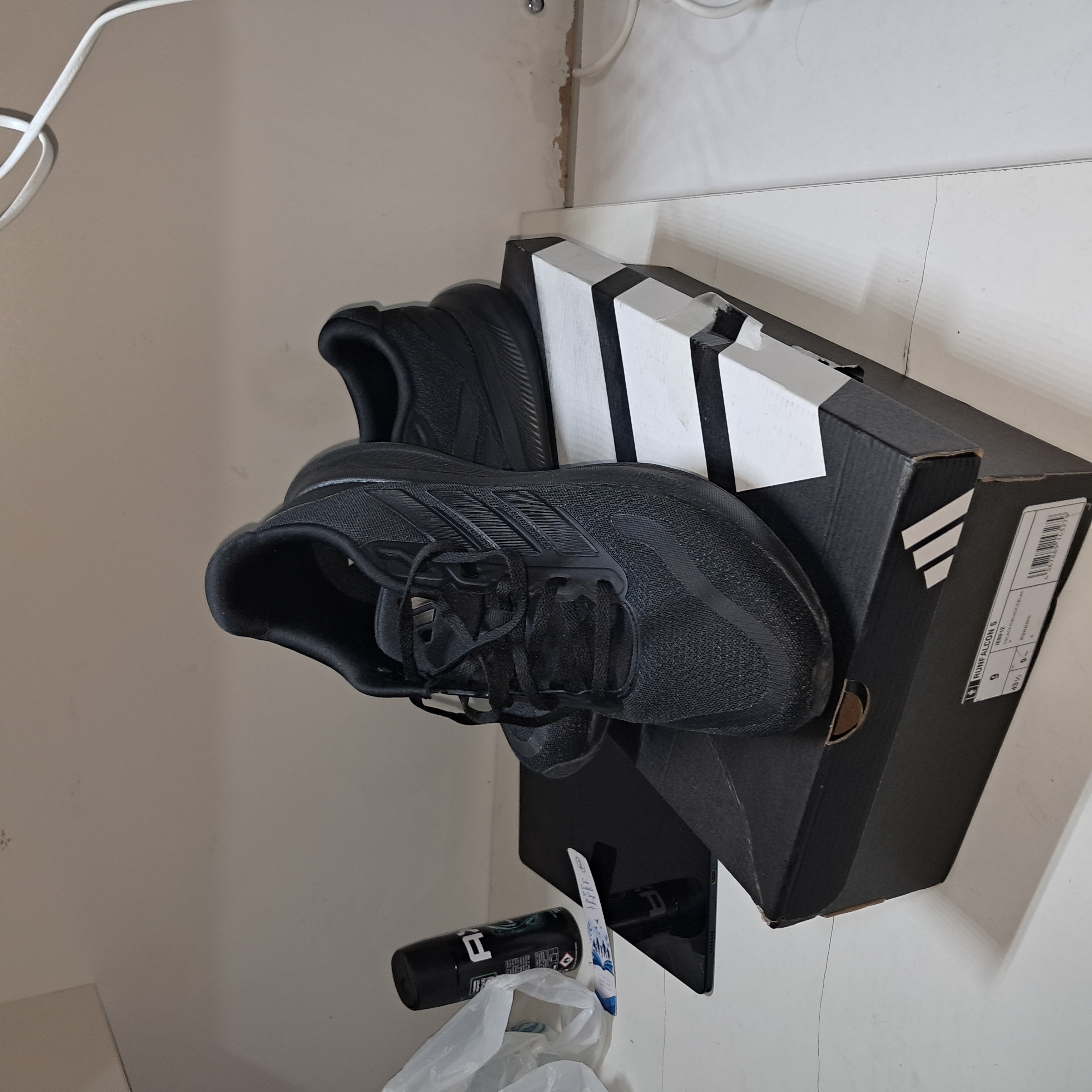 Adidas Spor Ayakabı, 1. fotoğraf